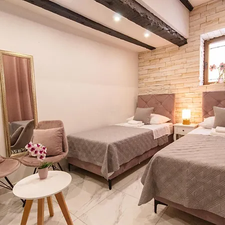 Apartment Adam In The Old Town, 2 Single Beds Split