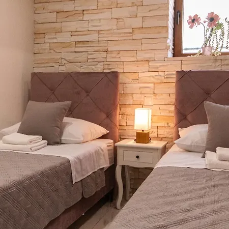Adam In The Old Town, 2 Single Beds Apartment Split